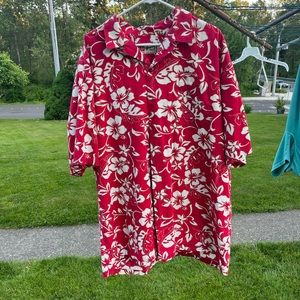 Hilo Hattie’s Hawaiian original made in Hawaii tropical button up shirt